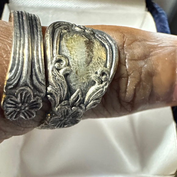 Avon Jewelry - Avon vintage Silver Floral Ring